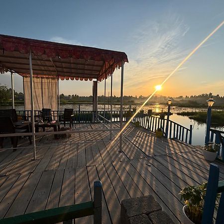 Houseboat Young Wild Rose Hotel Srinagar  Exterior photo