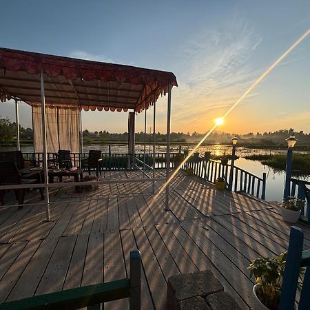 Houseboat Young Wild Rose Srinagar  Exterior photo